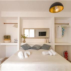 4 bedroom villa with infinity pool, Alcamo, sleeps 6-8